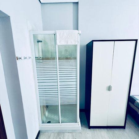 Hostal Conde De Alba Madrid Bagian luar foto