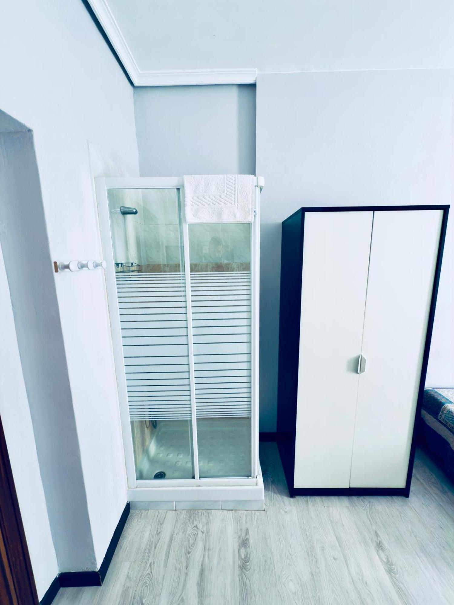 Hostal Conde De Alba Madrid Bagian luar foto